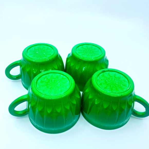 Set of 8 Vintage Jeannette “Slick & Sassy” Green & Yellow Punch Bowl Cups (6 oz) - Picture 7 of 16